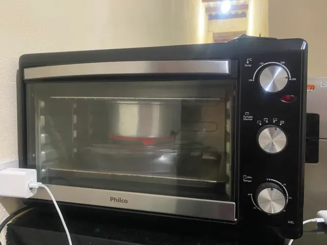 Vende-se este forno em bom estado, pouco tempo de uso 44 litros