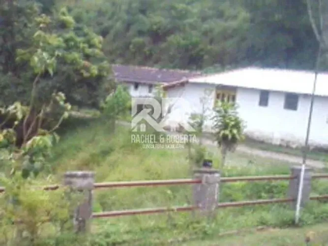 Lindo Sítio com Nascente e Natureza Deslumbrante
