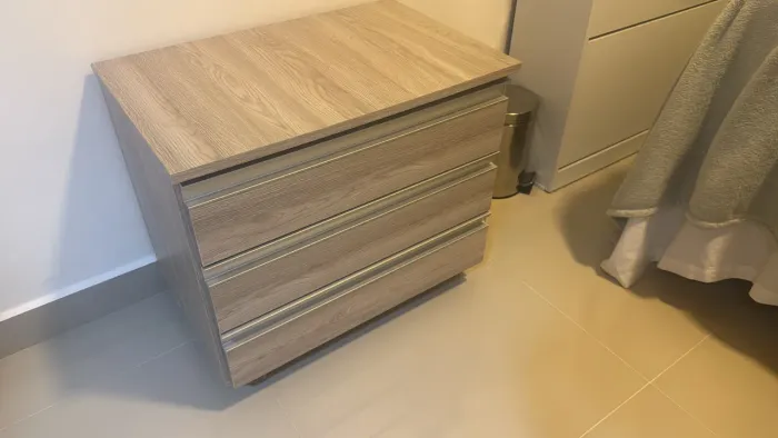 Mesa de cabeceira/gaveteiro