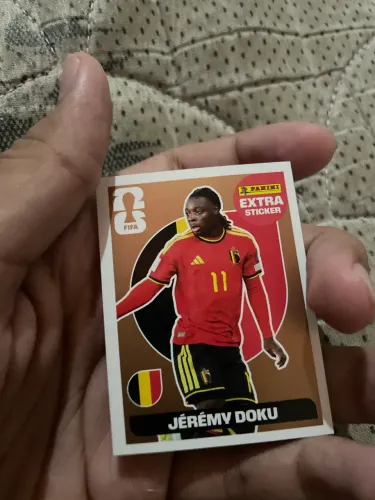 FIGURINHA LEGEND JEREMY DOKU BRONZE