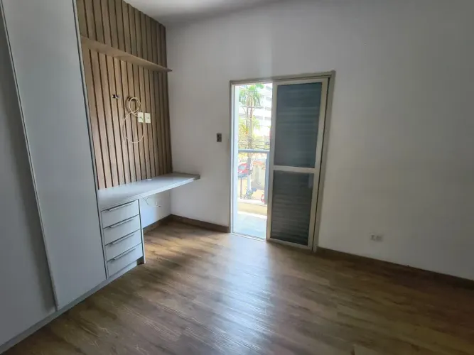 RARIDADE NO CENTRO DE SÃO VICENTE  127 m² DE ÁREA ÚTEIS A 150 METROS DA PRAIA