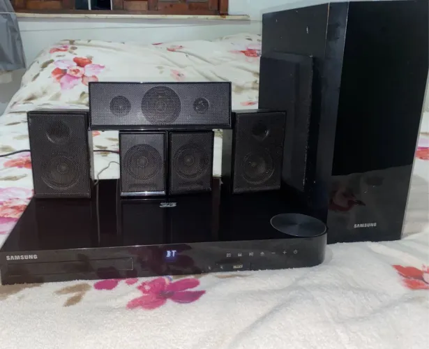 Home Theater Samsung, modelo HT-F5505K