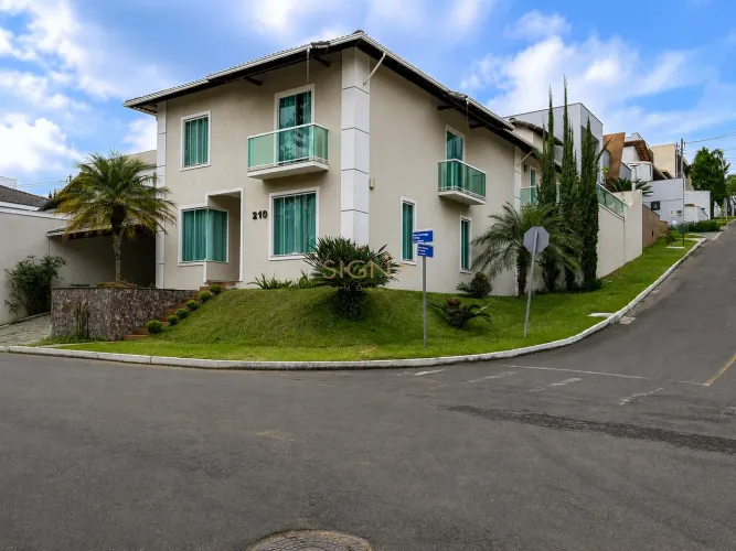 Casa de Alto Padrão à Venda 4 Quartos com 4 Suítes no Condomínio São Lucas  Juiz de Fora -
