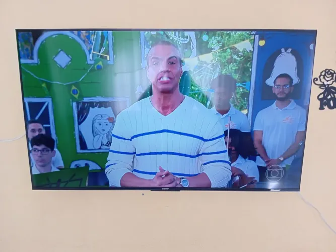 Vendo TV 55 polegadas tcl da Semo Toshiba 4K 1 mês de uso