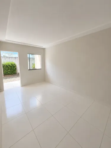 Casa 3 Quartos (1 Suíte) em Residencial Fechado na Dinamerica