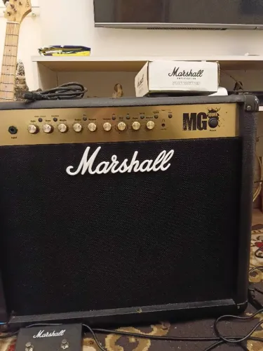 Vendo aparelho Marshall MG 100