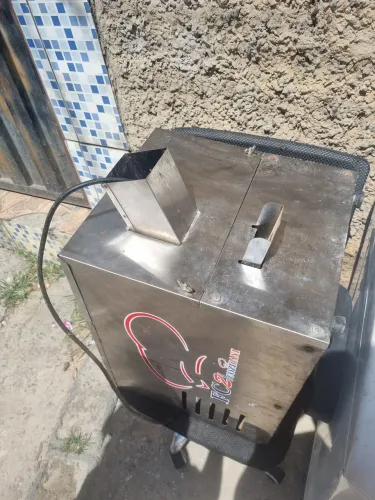 Vendo novissima máquina de moer cana funcionando perfeitamente!!