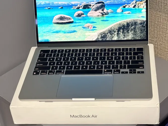 MacBook Air M3 8 RAM