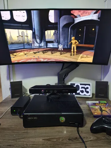 Xbox 360 S com Kinect - Desbloqueado 