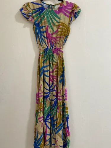 Vestido Viscolinho Com Fenda na Frente Tamanho M