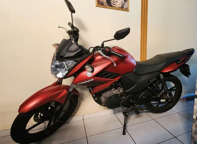 Yamaha Fazer 150 UBS 2022 - Apenas 14.300 km - Vermelho Foscoo