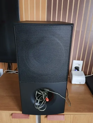 Caixa subwoofer LG grande