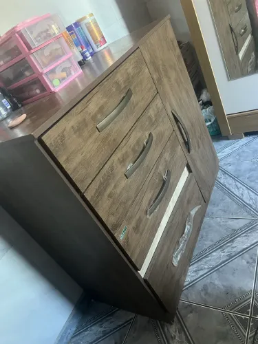 cômoda em perfeito estado!