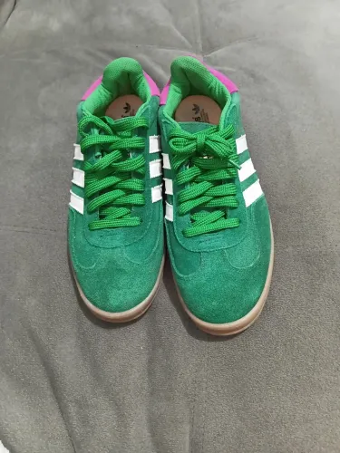 VENDE -SE TÊNIS ADIDAS N° 39 R$ 300,00