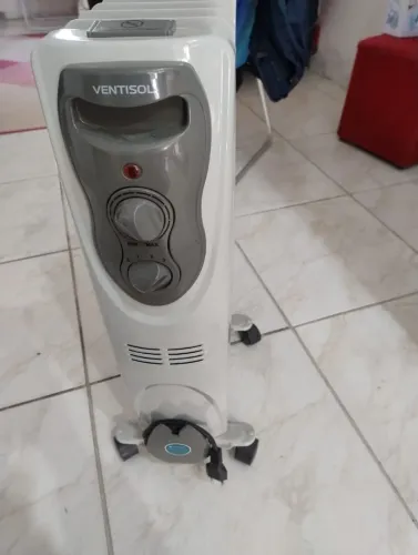 Vendo aquecedor a óleo, usado uma vez, mas praticamente novo sem nenhum defeito!