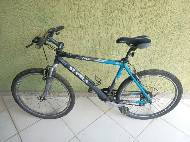 Bicicleta Caloi supra, quadro em alumínio e raios em aço inox. Pneus e câmaras novos.