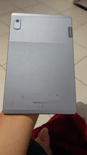 Vende se tablet LENOVO M9