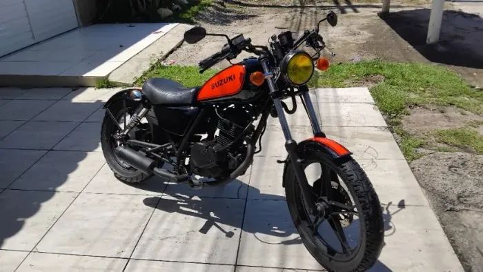 Suzuki Bobber 125 Custom | Visual Retrô Exclusivo | Muito Conservada | Pronta para Rodar