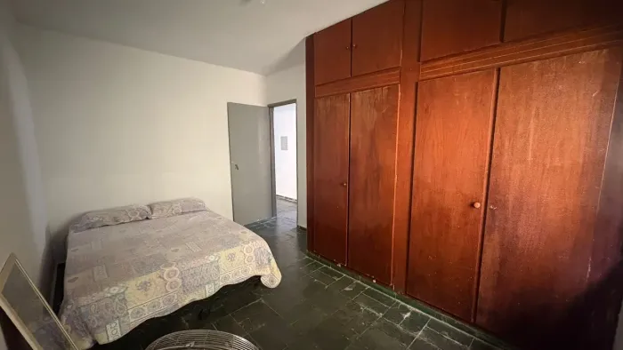 Alugo quarto mobiliado.