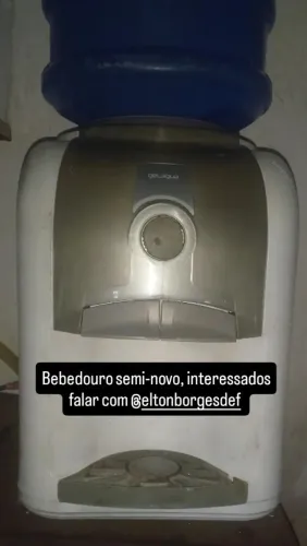 Bebedouro semi novo gelando muito