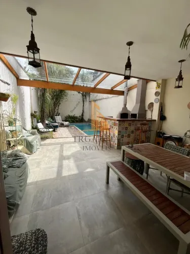 Sobrado à Venda no Tatuapé: 285m², 3 Dorms, 1 Suíte, 2 vagas