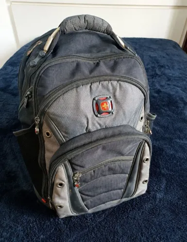 Mochila Swiss Army Gear excelente estado