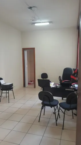 VENDEMOS COM URGÊNCIA: DUAS SALAS COMERCIAIS NO CENTRO DE BELO HORIZONTE.