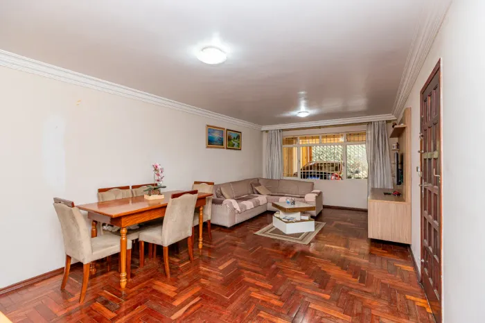 Casa para venda em Vila São Paulo com 3 quartos, sendo 1 suíte, 196m²