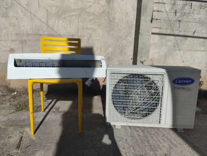 Vendo Ar condicionado de 12 mil BTUs com defeito