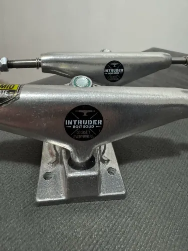 Truck de Skate Intruder