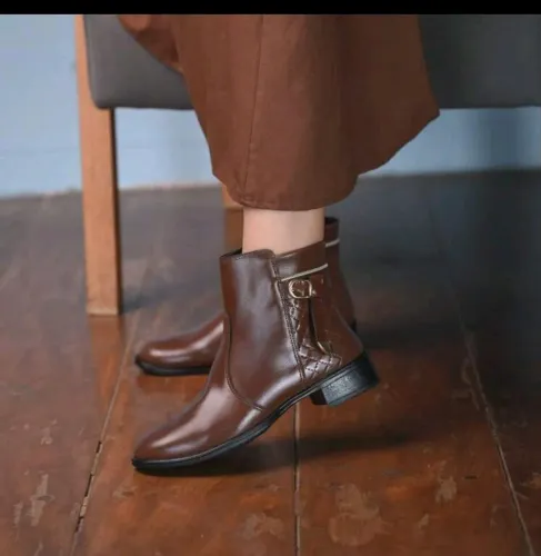 Bota marrom cano baixo