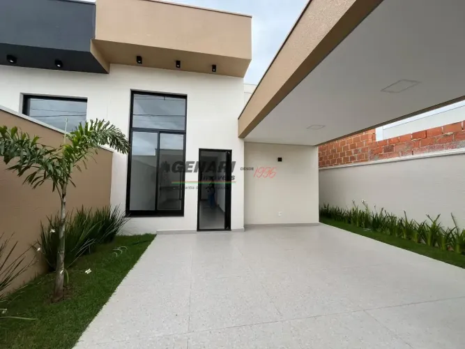 Casa térrea à venda, com 3 quartos, sendo 1 suíte e piscina, no Jardim Casablanca, Indaiat