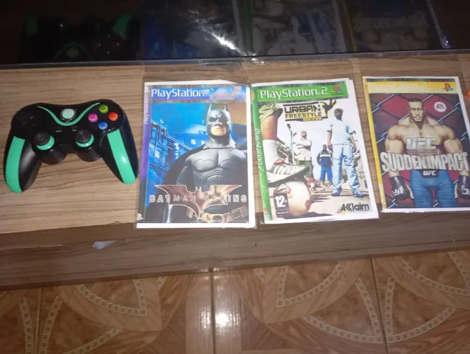 3 jogos de PS2 e má sim controle bluetooth joystick 