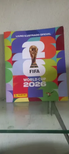 Álbum Oficial da Copa do Mundo FIFA 2026 Panini (incompleto) tem a figurinha do Cr7 Rosa
