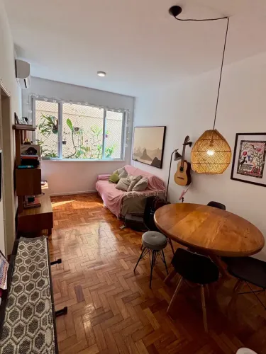 Apartamento para aluguel possui 58 metros quadrados com 2 quartos