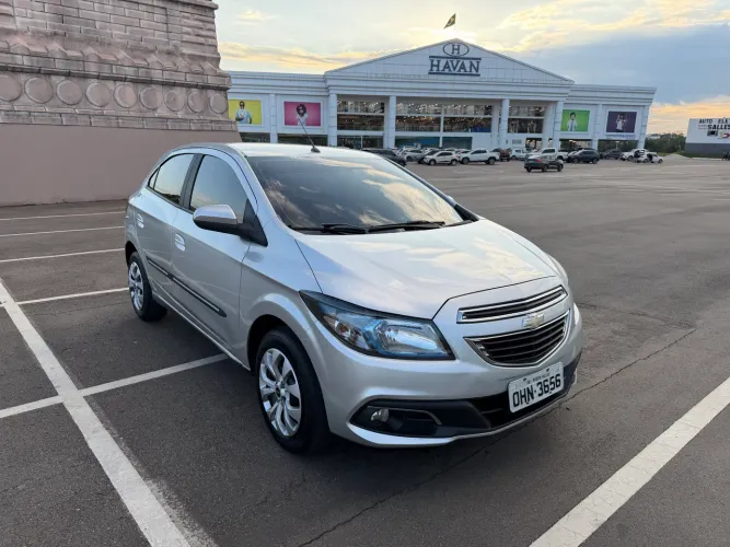 Chevrolet Onix Hatch LT 1.4 8V Flex Power Mec. 4P 2015