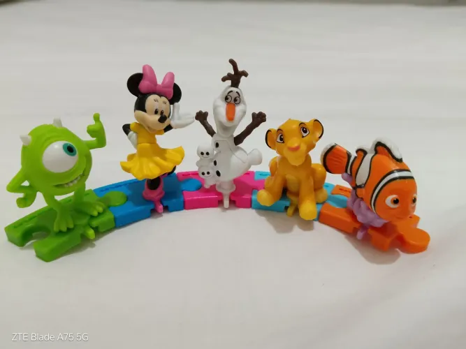 Kinder Joy coleção 100 anos Disney importado da Espanha 20,00 cada
