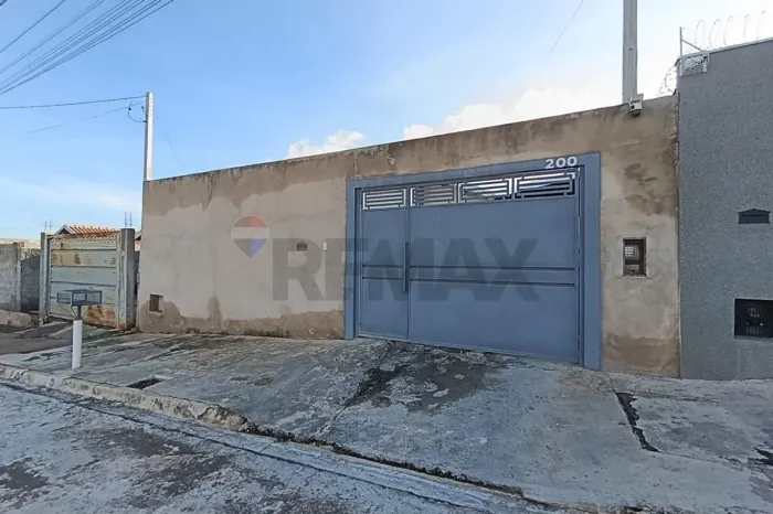 Casa Moderna com Quintal e Garagem Coberta para alugar no Parque das Flores