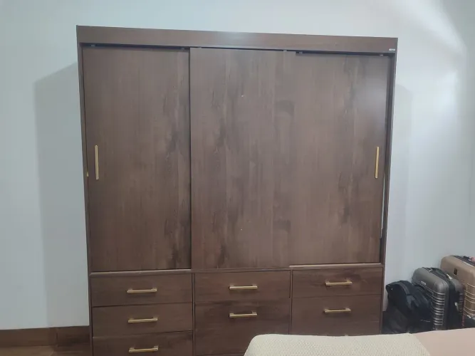 Guarda roupa novo.