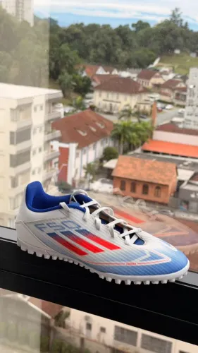 Chuteira Adidas - tamanho 38