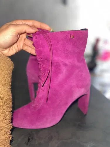 BOTA DE SALTO LANÇA PERFUME
