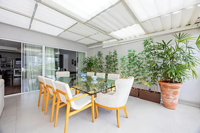 Apartamento garden mobiliado com terraço retrátil próximo ao Parque do Povo