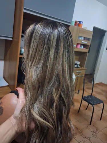 Cabeleireira  a domicílio (luzes)  R$:480,00