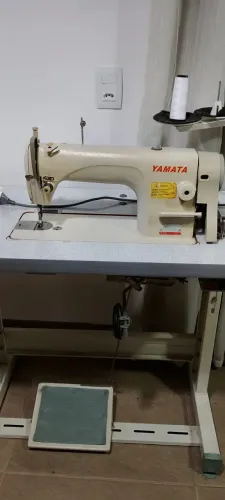 Maquina de costura YAMATA reta - troco por overlock Singer 