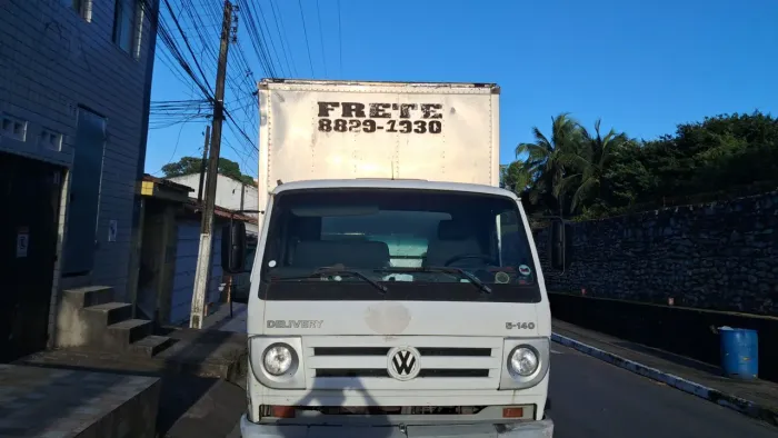 Caminhão baú 5-140 