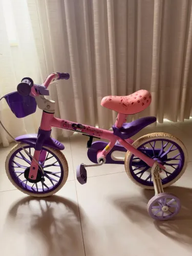 Bicicleta infantil com cestinha