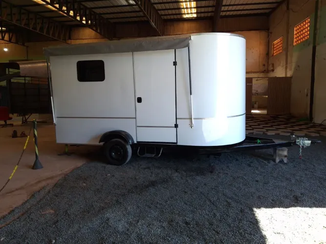 Vendo ou troco reboque camper 2 pessoas com banheiro e cozinha!