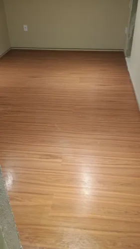 Instalação de pisos vinílicos, carpetes e rodapés 