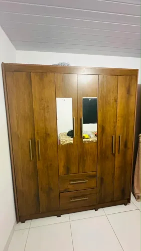 Armário de roupas 