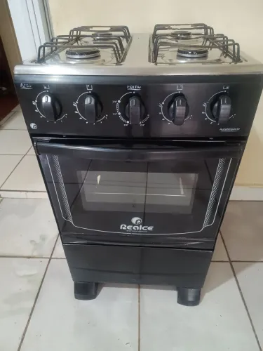 Fogão acendimento manual ( Está sem a tampa de vidro)